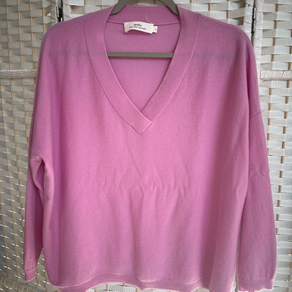 Arca Pink V-Neck Sweater Soft Knit Relaxed Fit- - Picture 2 of 3